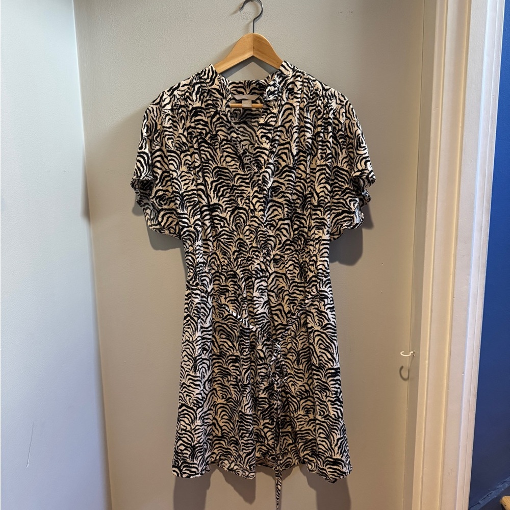 Black and White Wave Print Dress